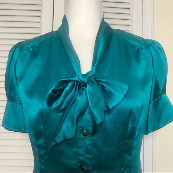 Petite Banana Republic 100% silk teal green blouse - Picture 2 of 5